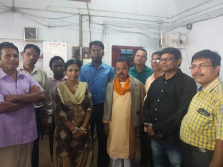 घाटशिला के डाक सहायक को सेवानिवृत्ति पर दी गयी विदाई घाटशिला के डाक सहायक को सेवानिवृत्ति पर दी गयी विदाई