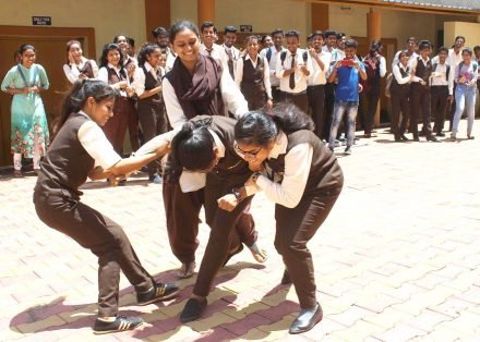 करीम सिटी कॉलेज : विद्यार्थियों ने ली खेलकूद से खुद को फिट रखने की शपथ करीम सिटी कॉलेज : विद्यार्थियों ने ली खेलकूद से खुद को फिट रखने की शपथ