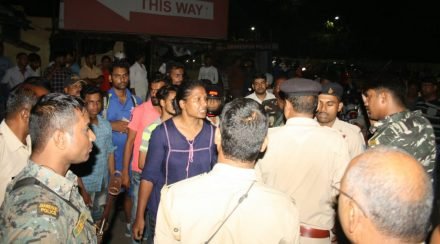 जमशेदपुर : साकची में छेड़खानी को लेकर दो गुटों में मारपीट जमशेदपुर : साकची में छेड़खानी को लेकर दो गुटों में मारपीट