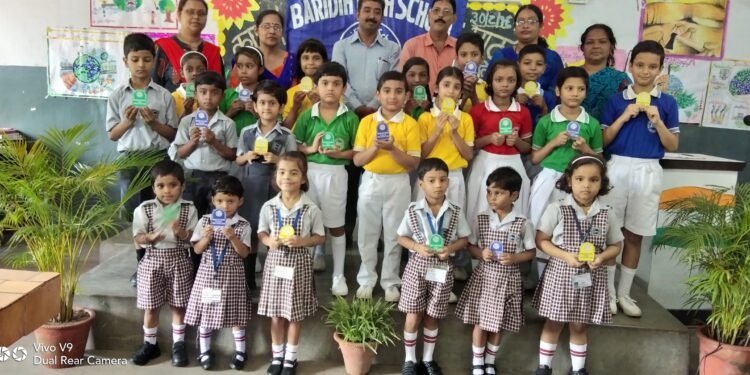 बारीडीह हाई स्कूल में हिंदी कविता पाठ, 58 नन्हे बच्चों ने लिया हिस्सा बारीडीह हाई स्कूल में हिंदी कविता पाठ, 58 नन्हे बच्चों ने लिया हिस्सा