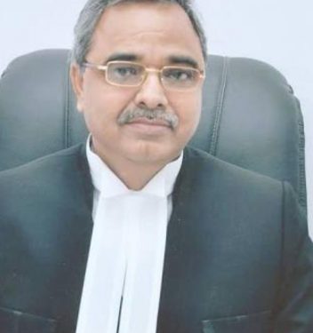 प्रशांत कुमार की जगह झारखंड हाईकोर्ट के नये कार्यकारी मुख्य न्यायाधीश बने हरिशचंद्र मिश्र प्रशांत कुमार की जगह झारखंड हाईकोर्ट के नये कार्यकारी मुख्य न्यायाधीश बने हरिशचंद्र मिश्र