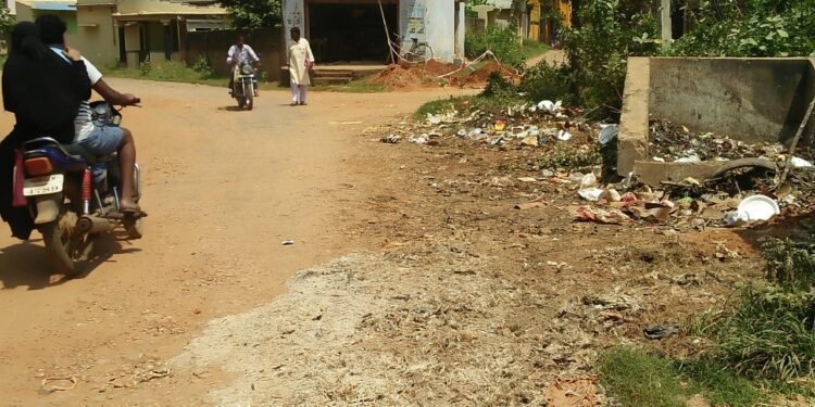 jamshedpur-rural-मानदेय के लिए जल सहियाओं ने बीडीओ को घेरा, कहा कोरोना काल में जान जोखिम में डालकर कर रही हैं सर्वे का काम, मानदेय दिलाने की मांग की