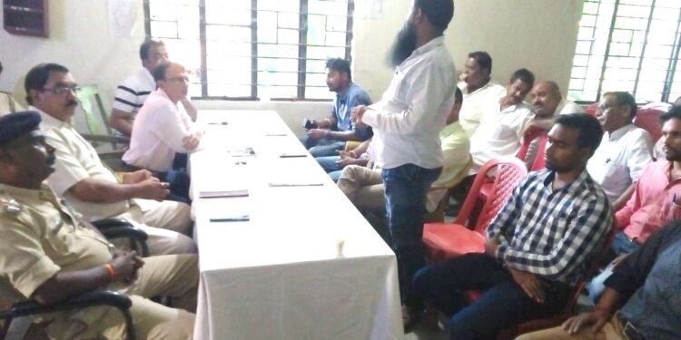 jamshedpur- rural- समाजसेवी डॉ सुनीता देवदूत सोरेन ने घाटशिला के पत्रकारों के बीच सुरक्षा के मद्देनजर फेस शिल्ड उपलब्ध कराया
