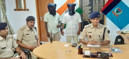 झारखंड में ईसाई धर्म के प्रचारकों पर दूसरी बड़ी कार्रवाई, गोड्डा से केरल निवासी चर्च के फादर समेत दो गिरफ्तार, आदिवासियों को ईसाई बनाने का आरोप, जमीन भी कब्जा करने का आरोप झारखंड में ईसाई धर्म के प्रचारकों पर दूसरी बड़ी कार्रवाई, गोड्डा से केरल निवासी चर्च के फादर समेत दो गिरफ्तार, आदिवासियों को ईसाई बनाने का आरोप, जमीन भी कब्जा करने का आरोप