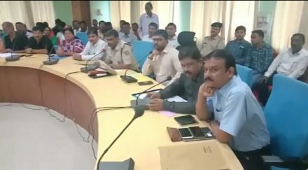 सरायकेला-खरसावां प्रशासन ने की मुहर्रम व दुर्गा पूजा की तैयारी, सतर्क रहने के दिये निर्देश सरायकेला-खरसावां प्रशासन ने की मुहर्रम व दुर्गा पूजा की तैयारी, सतर्क रहने के दिये निर्देश