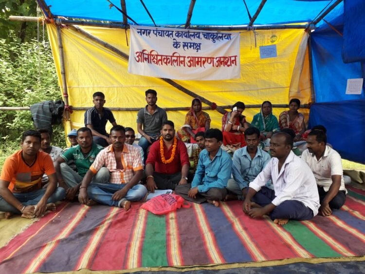 चाकुलिया में चला वाहन जांच अभियान, ग्रामीणों में हड़कंप चाकुलिया में चला वाहन जांच अभियान, ग्रामीणों में हड़कंप