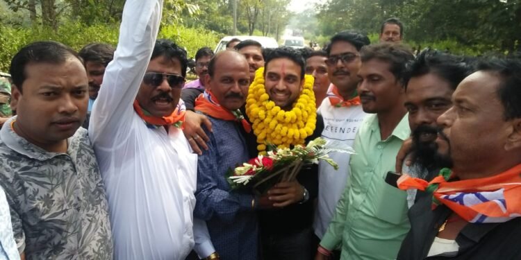 चाकुलिया : नपं जनप्रतिनिधि और पदाधिकारी ने विधायक का किया स्वागत चाकुलिया : नपं जनप्रतिनिधि और पदाधिकारी ने विधायक का किया स्वागत