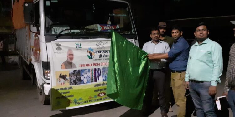 Jamshedpur-JNAC : पारिश्रमिक समेत सभी सुविधाओं की मांग पर जेएनएसी के मजदूरों ने दिया धरना, मांगे पूरी नहीं होने तक धरना जारी रखने की चेतावनी-Video Jamshedpur-JNAC : पारिश्रमिक समेत सभी सुविधाओं की मांग पर जेएनएसी के मजदूरों ने दिया धरना, मांगे पूरी नहीं होने तक धरना जारी रखने की चेतावनी-Video