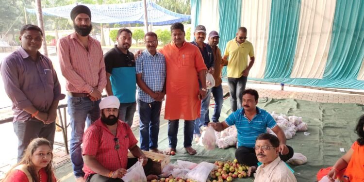 jamshedpur-surya-mandir-जमशेदपुर सूर्य मंदिर के प्रांगण में सरयू राय गुट के लोगों का कब्जा, मंदिर के पार्क में पैसे वसूलने और चिल्ड्रेन पार्क को शिफ्ट करने के खिलाफ नारेबाजी, पूर्व सीएम रघुवर दास कमेटी के दफ्तर में ताला जड़ा, माहौल गर्माया-video