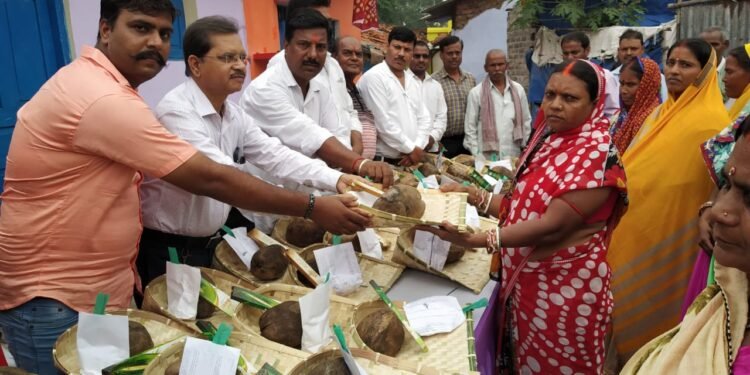Adityapur : छठ महापर्व शांतिपूर्ण संपन्न होने पर जनकल्याण मोर्चा ने जिला प्रशासन व स्थानीय निकायों के प्रति जताया आभार, बेल्डीह घाट पर गोलीचालन व बमबाजी मामले में अपराधियों की खिलाफ कार्रवाई की मांग