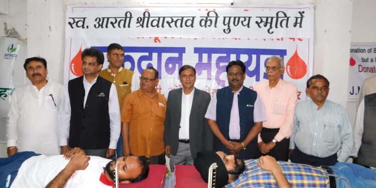 कोरोना संकट व लॉकडाउन में लोगों को खाद्य संकट व भूख से निजात दिलाने के सफल अभियान के साथ अब बरसाती बीमारियों व बाढ़ से निपटने की तैयारियों में जुटा रेड क्रॉस सोसाइट