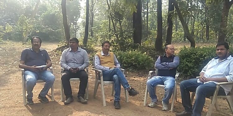 saraikela-forest-land-scam-सरायकेला में वनभूमि का हो रहा अतिक्रमण, आदित्यपुर खुद कर रहा अतिक्रमण व नियमों का उल्लंघन saraikela-forest-land-scam-सरायकेला में वनभूमि का हो रहा अतिक्रमण, आदित्यपुर खुद कर रहा अतिक्रमण व नियमों का उल्लंघन