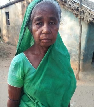 चाकुलिया : मुड़ाठाकुरा के सबरों को कंबल तक नसीब नहीं, अलाव जलाकर काट रहे हैं रात चाकुलिया : मुड़ाठाकुरा के सबरों को कंबल तक नसीब नहीं, अलाव जलाकर काट रहे हैं रात