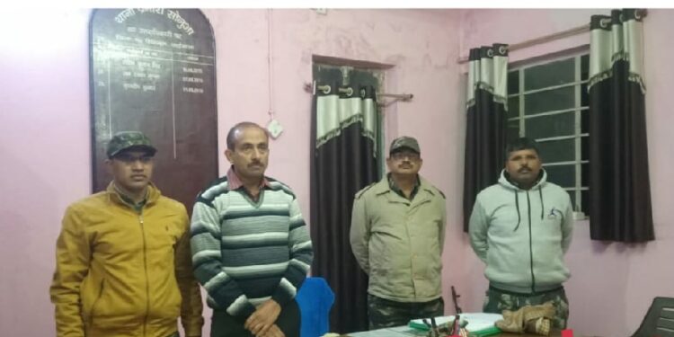 West-Singhbhum : एसडीपीओ व सांसद प्रतिनिधि के प्रयास से भटका हुआ बच्चा पहुंचा घर