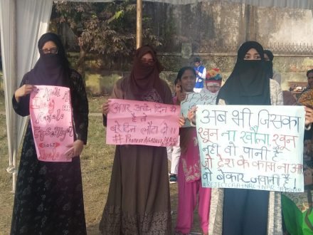 jamshedpur-against-nrc-जुगसलाई में महिलाएं सड़कों पर उतरी, एनआरसी और सीएए का जोरदार विरोध, महिलाओं ने कहा-यह देश की एकता के लिए खतरनाक jamshedpur-against-nrc-जुगसलाई में महिलाएं सड़कों पर उतरी, एनआरसी और सीएए का जोरदार विरोध, महिलाओं ने कहा-यह देश की एकता के लिए खतरनाक