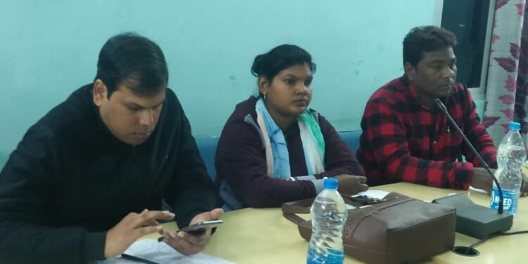 चाकुलिया प्रखंड में पंसस और पदाधिकारियों की हुई बैठक, लैम्पस में धान क्रय का मामला उठा