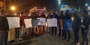चाईबासा : अखिल भारतीय विद्यार्थी परिषद का फूंका पुतला चाईबासा : अखिल भारतीय विद्यार्थी परिषद का फूंका पुतला