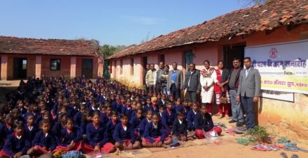 चाईबासा : एसआर रुंगटा ग्रुप ने किया विद्यालय के सभी बच्चों के बीच स्वेटर वितरण चाईबासा : एसआर रुंगटा ग्रुप ने किया विद्यालय के सभी बच्चों के बीच स्वेटर वितरण