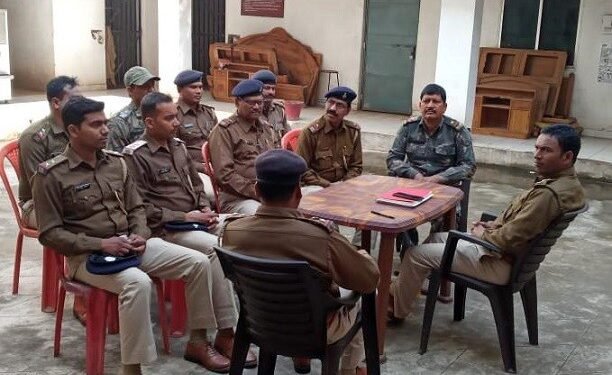 Jagannathpur : थाना प्रभारी ने अपने सहकर्मी पुलिस पदाधिकारियों को पढ़ाया ईमानदारी का पाठ