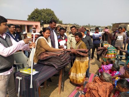 जगन्नाथपुर : सांसद व विधायक ने संयुक्त रूप से मालुका, तोड़ागहातु व निश्चिंतपुर पंचायत के कई गांव में किया कंबल वितरण, 310 ग्रामीण हुए लाभांवित जगन्नाथपुर : सांसद व विधायक ने संयुक्त रूप से मालुका, तोड़ागहातु व निश्चिंतपुर पंचायत के कई गांव में किया कंबल वितरण, 310 ग्रामीण हुए लाभांवित