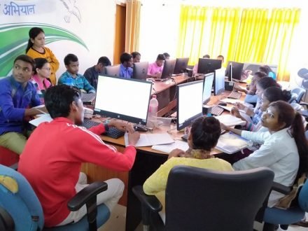 पश्चिम सिंहभूम में ग्रामीण छात्र-छात्राओं के लिए कंप्यूटर शिक्षा को सुलभ बना रही डिस्ट्रिक्ट ई-गवर्नेंस सोसायटी पश्चिम सिंहभूम में ग्रामीण छात्र-छात्राओं के लिए कंप्यूटर शिक्षा को सुलभ बना रही डिस्ट्रिक्ट ई-गवर्नेंस सोसायटी