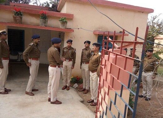 west singhbhum : पुलिस अधीक्षक ने किया पांड्राशाली ओपी थाना का निरीक्षण, दिये कई दिशा-निर्देश