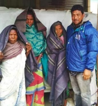 Chakuliya : जिप सदस्य ने जरूरतमंदों में बांटा कंबल Chakuliya : जिप सदस्य ने जरूरतमंदों में बांटा कंबल