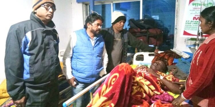 Chakuliya : चंदनपुर के मुखिया का हाल जानने झाड़ग्राम अस्पताल पहुंचे विधायक Chakuliya : चंदनपुर के मुखिया का हाल जानने झाड़ग्राम अस्पताल पहुंचे विधायक