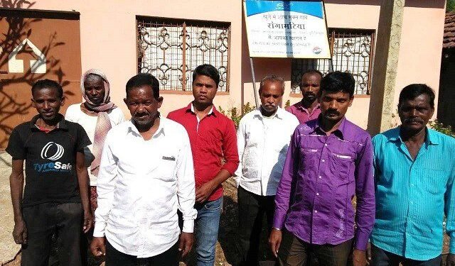 चाकुलिया : रांगामाटिया में लगा खुले में शौच मुक्त गांव का बोर्ड, पानी के अभाव में खुले में शौच करने को मजबूर ग्रामीण चाकुलिया : रांगामाटिया में लगा खुले में शौच मुक्त गांव का बोर्ड, पानी के अभाव में खुले में शौच करने को मजबूर ग्रामीण
