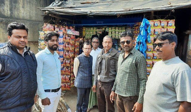 चाकुलिया : बिरसा चौक पर पाइप लाइन बिछाने में अनियमितता का आरोप, जनप्रतिनिधियों ने चेताया