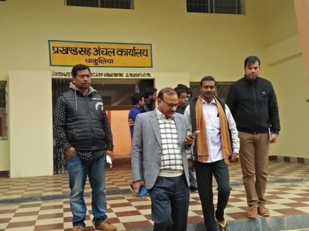 चाकुलिया : डीडीसी ने अंधारिया विधालय और नये प्रखंड भवन का किया निरीक्षण चाकुलिया : डीडीसी ने अंधारिया विधालय और नये प्रखंड भवन का किया निरीक्षण