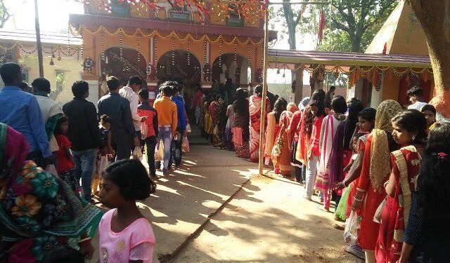 चाकुलिया : नागाबाबा मकर मेला के अंतिम दिन भक्तों की भीड़ उमड़ी