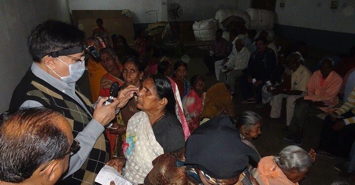 Jamshedpur Red Cross Socity के 576वें नेत्र शिविर के पहले दिन 54 रोगियों की जांच, ऑपरेशन के लिए 42 का चयन Jamshedpur Red Cross Socity के 576वें नेत्र शिविर के पहले दिन 54 रोगियों की जांच, ऑपरेशन के लिए 42 का चयन