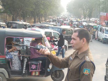 jamshedpur-new-year-celebration-जमशेदपुर में नववर्ष की मस्ती में ख़लल डालने वालो की पुलिस ने ली खबर, खुद सिटी एसपी ने संभाली ट्रैफिक की कमान jamshedpur-new-year-celebration-जमशेदपुर में नववर्ष की मस्ती में ख़लल डालने वालो की पुलिस ने ली खबर, खुद सिटी एसपी ने संभाली ट्रैफिक की कमान