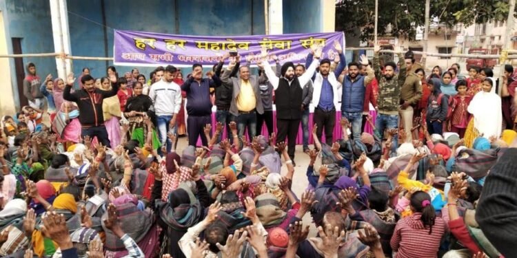 jamshedpur-service-जमशेदपुर में बढ़ेगा ठंड, काले ने तेज की कंबल सेवा