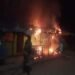jamshedpur-fire-आजादनगर के मुर्गा बाजार में लगी आग, 2000 मुर्गे जिंदा जले-video