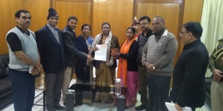 जमशेदपुर : परिसदन में राज्यपाल से मिला स्वदेशी जागरण मंच का शिष्टमंडल जमशेदपुर : परिसदन में राज्यपाल से मिला स्वदेशी जागरण मंच का शिष्टमंडल