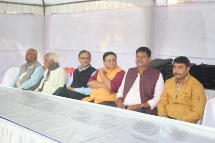 सोनारी में जरूरतमंदों के बीच कंबल वितरण सोनारी में जरूरतमंदों के बीच कंबल वितरण