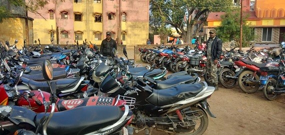मेदिनीनगर : पलामू एसपी व डीटीओ के निर्देश पर चला वाहन चेकिंग अभियान मेदिनीनगर : पलामू एसपी व डीटीओ के निर्देश पर चला वाहन चेकिंग अभियान