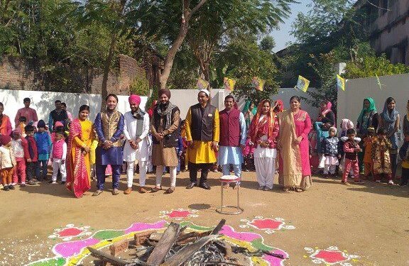 पलामू : नवाटोली के लिलिपुट प्ले स्कूल में बच्चों ने मनायी लोहड़ी