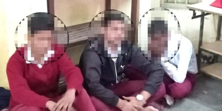 लेडी इंदर सिंह स्कूल में छात्र ने की प्रिंसिपल के साथ मारपीट, हिरासत में, पहले भी स्कूल में छेड़छाड़ व मारपीट कर चुका है ऋषभ लेडी इंदर सिंह स्कूल में छात्र ने की प्रिंसिपल के साथ मारपीट, हिरासत में, पहले भी स्कूल में छेड़छाड़ व मारपीट कर चुका है ऋषभ