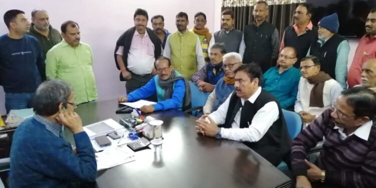 saraikela-adityapur-nagar-nigam-आदित्यपुर नगर निगम की समस्याओं को लेकर किया घेराव saraikela-adityapur-nagar-nigam-आदित्यपुर नगर निगम की समस्याओं को लेकर किया घेराव
