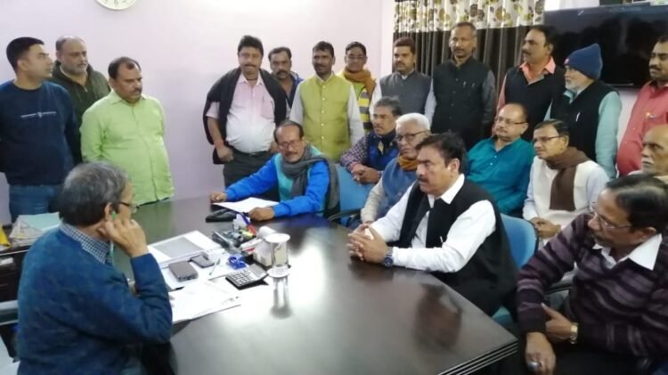 saraikela-adityapur-nagar-nigam-आदित्यपुर नगर निगम की समस्याओं को लेकर किया घेराव saraikela-adityapur-nagar-nigam-आदित्यपुर नगर निगम की समस्याओं को लेकर किया घेराव