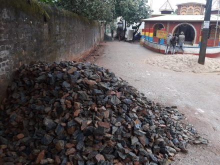 चाकुलिया नगर पंचायत क्षेत्र में सरकारी राशि का हो रहा है दुरूपयोग, सड़क बनते ही पाइप लाइन बिछाने के लिए तोड़ा जा रहा है सड़क चाकुलिया नगर पंचायत क्षेत्र में सरकारी राशि का हो रहा है दुरूपयोग, सड़क बनते ही पाइप लाइन बिछाने के लिए तोड़ा जा रहा है सड़क
