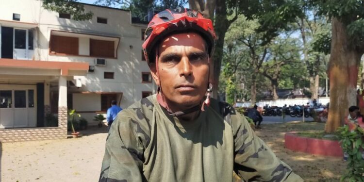 rajasthan-youth-cyclist-in-jamshedpur-जीवन से निराश हो रहे लोगों के को ऊर्जा देने निकले राजस्थान के अजय चौधरी, साइकिल से कर रहे देश भ्रमण, जमशेदपुर पहुंचे, निराश लोगों को दे रहे उम्मीद