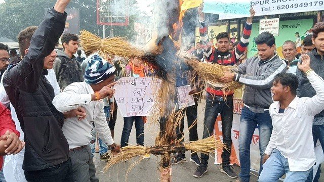 jamshedpur : जेएनयू मामले को लेकर अभाविप ने दीपिका पादुकोण व वाम दल का पुतला फूंका jamshedpur : जेएनयू मामले को लेकर अभाविप ने दीपिका पादुकोण व वाम दल का पुतला फूंका
