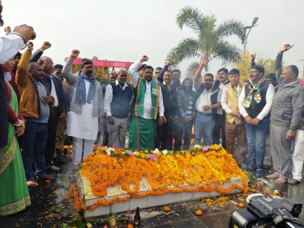 jharkhand-cm-in-kharsawan-खरसावां गोलीकांड के शहीदों को मुख्यमंत्री हेमंत सोरेन ने दी श्रद्धांजलि, कहा-शहीदों के सपनों का झारखंड सबके साथ मिलकर बनाना है-video jharkhand-cm-in-kharsawan-खरसावां गोलीकांड के शहीदों को मुख्यमंत्री हेमंत सोरेन ने दी श्रद्धांजलि, कहा-शहीदों के सपनों का झारखंड सबके साथ मिलकर बनाना है-video