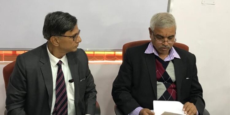 income-tax-in-action-कोल्हान में आयकर विभाग अपने लक्ष्य से 200 करोड़ पीछे, तीन महीने में आयकर विभाग लेगा जबरदस्त एक्शन, झारखंड के आयकर मुख्य आयुक्त ने कहा-खुद दे टैक्स या फिर कार्रवाई के लिए तैयार रहे, आयकर विभाग ने पकड़ा विकलांग के नाम पर झारखंड में टैक्स चोरी का मामला, जानिए क्या है मामला, क्या है आयकर विभाग का लक्ष्य-video income-tax-in-action-कोल्हान में आयकर विभाग अपने लक्ष्य से 200 करोड़ पीछे, तीन महीने में आयकर विभाग लेगा जबरदस्त एक्शन, झारखंड के आयकर मुख्य आयुक्त ने कहा-खुद दे टैक्स या फिर कार्रवाई के लिए तैयार रहे, आयकर विभाग ने पकड़ा विकलांग के नाम पर झारखंड में टैक्स चोरी का मामला, जानिए क्या है मामला, क्या है आयकर विभाग का लक्ष्य-video