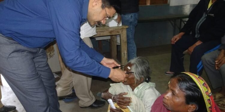 indian-red-cross-society-जमशेदपुर में सोना देवी मेमोरियल ट्रस्ट में 31 नेत्र रोगियों का हुआ इलाज, कई लोगों की आंखों की लौटी रोशनी indian-red-cross-society-जमशेदपुर में सोना देवी मेमोरियल ट्रस्ट में 31 नेत्र रोगियों का हुआ इलाज, कई लोगों की आंखों की लौटी रोशनी