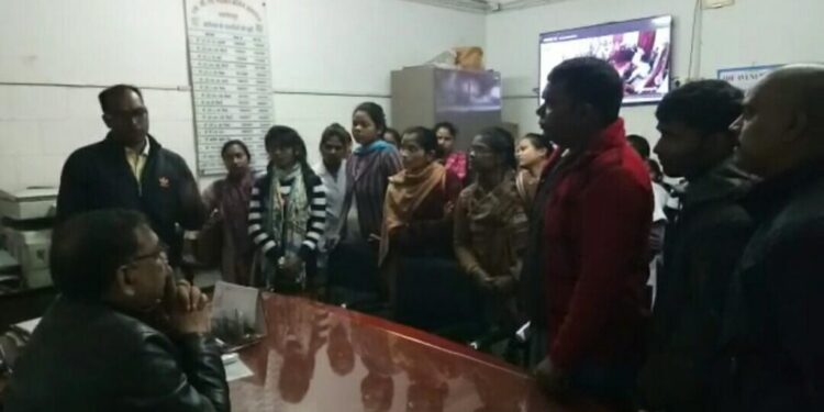 jamshedpur-mgm-hospital-जमशेदपुर के सरकारी अस्पताल में कर्मचारियों का प्रदर्शन
